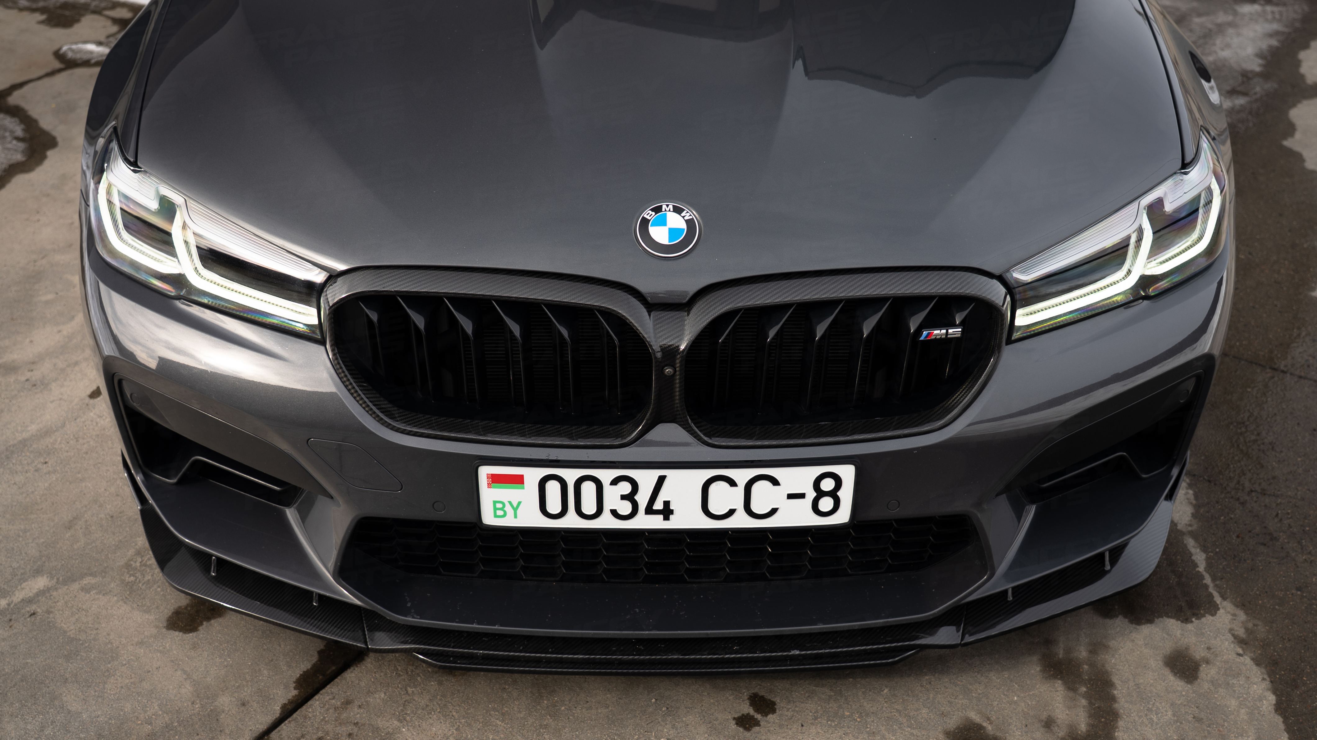 BMW M5 F90: Карбоновая губа и решетка радиатора