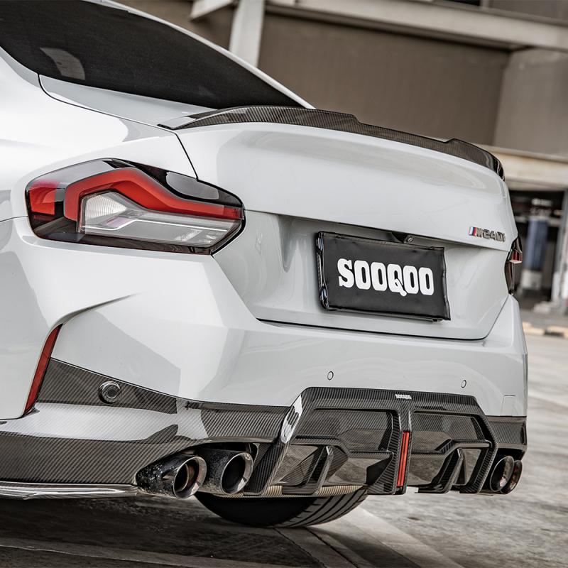 Задний диффузор со стоп сигналом SOOQOO для BMW G42 (Сухой карбон)